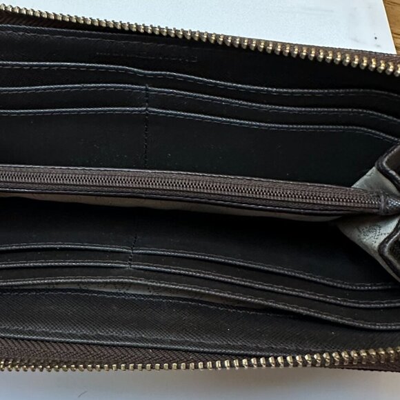Michael Kors Monogram Zip Around Wallet Womens Black/Brown Leather - Like New - Picture 13 of 15